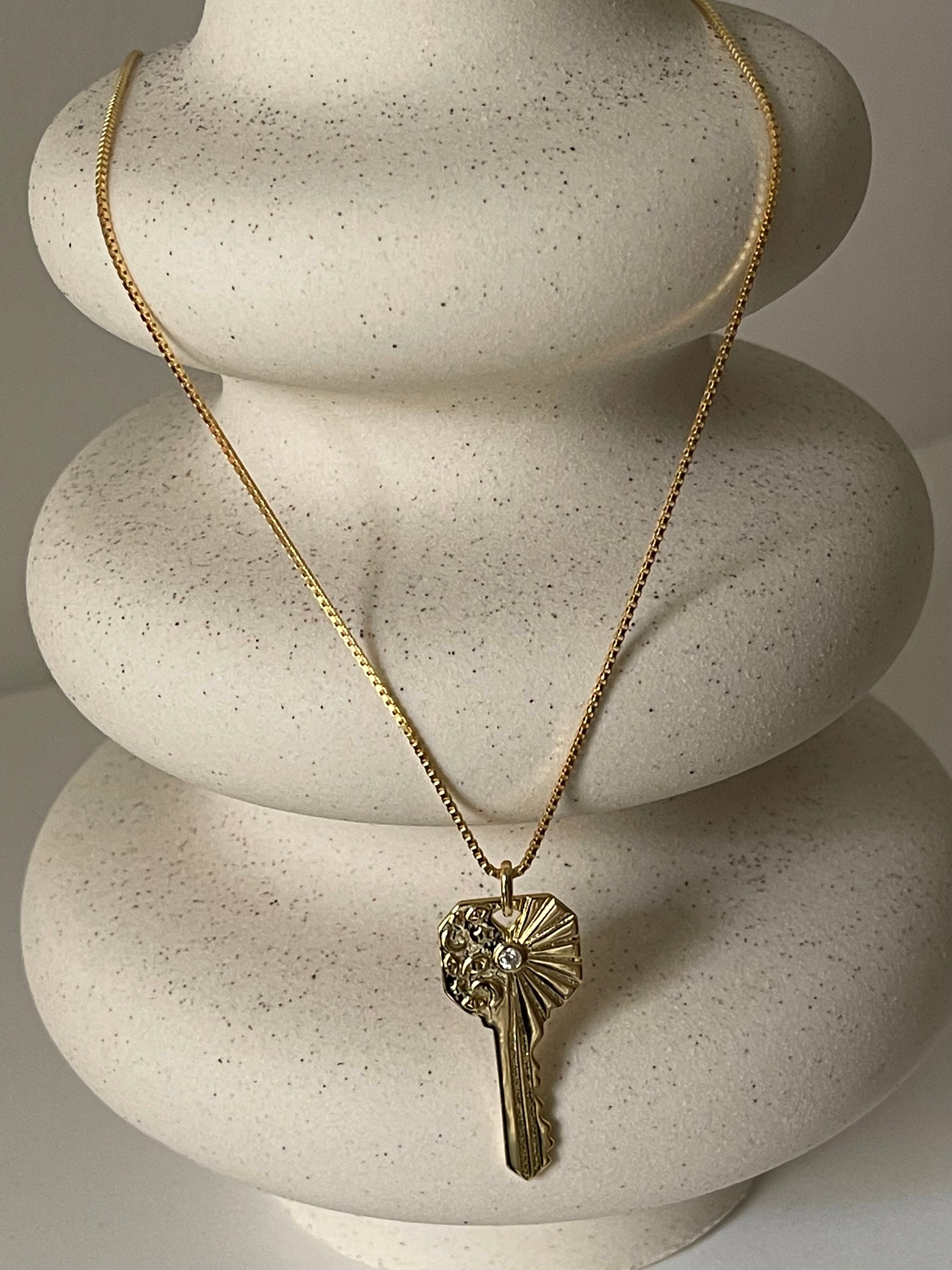 Collier Anka – Pendentif Clé Céleste & Zircon | Argent 925 Plaqué Or 18K