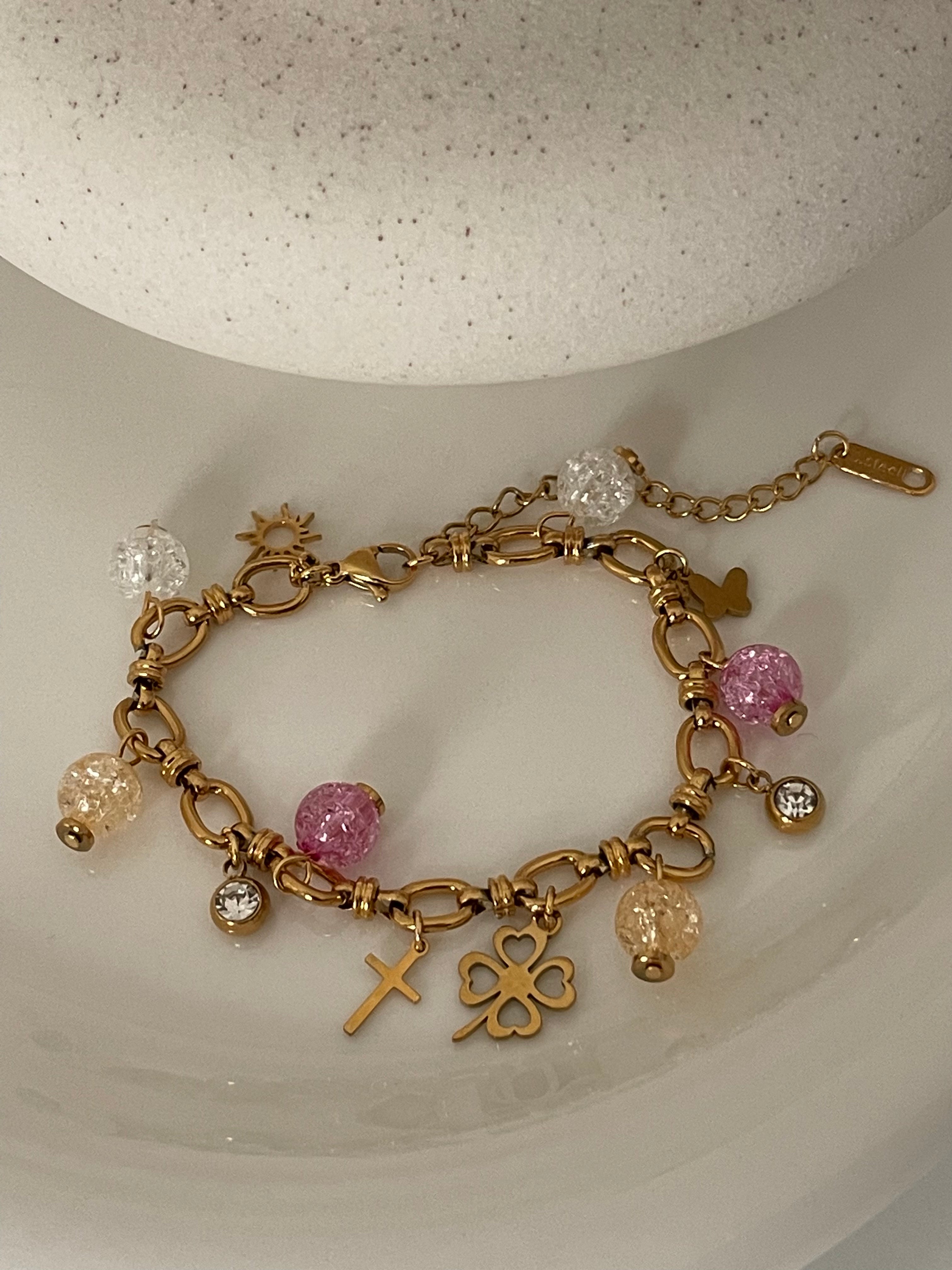 Bracelet Solaria – Charms Dorés Porte-Bonheur & Perles Pastel Femme | Waterproof