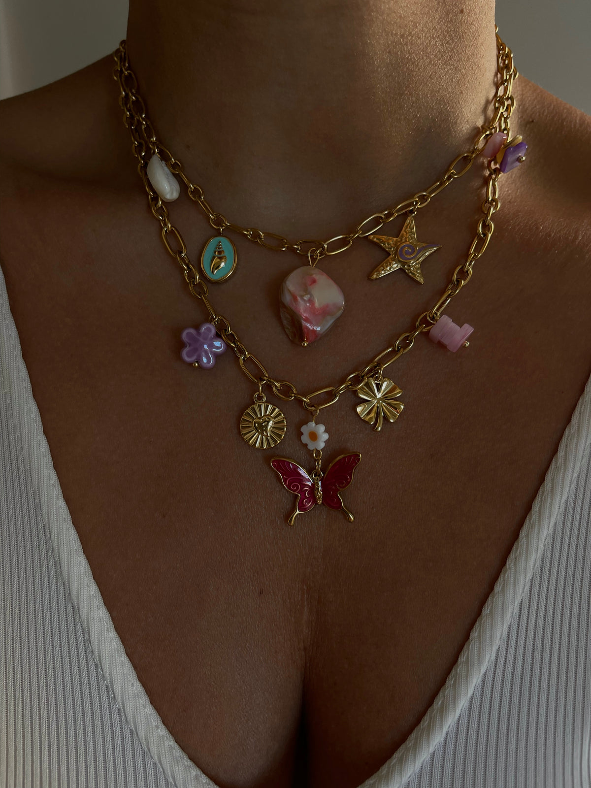 Collier Mariposa – Chaîne Dorée Fleurs & Perles Bohème
