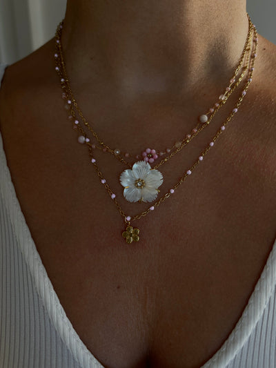 Collier Aurora – Double Chaîne Dorée Perles Roses