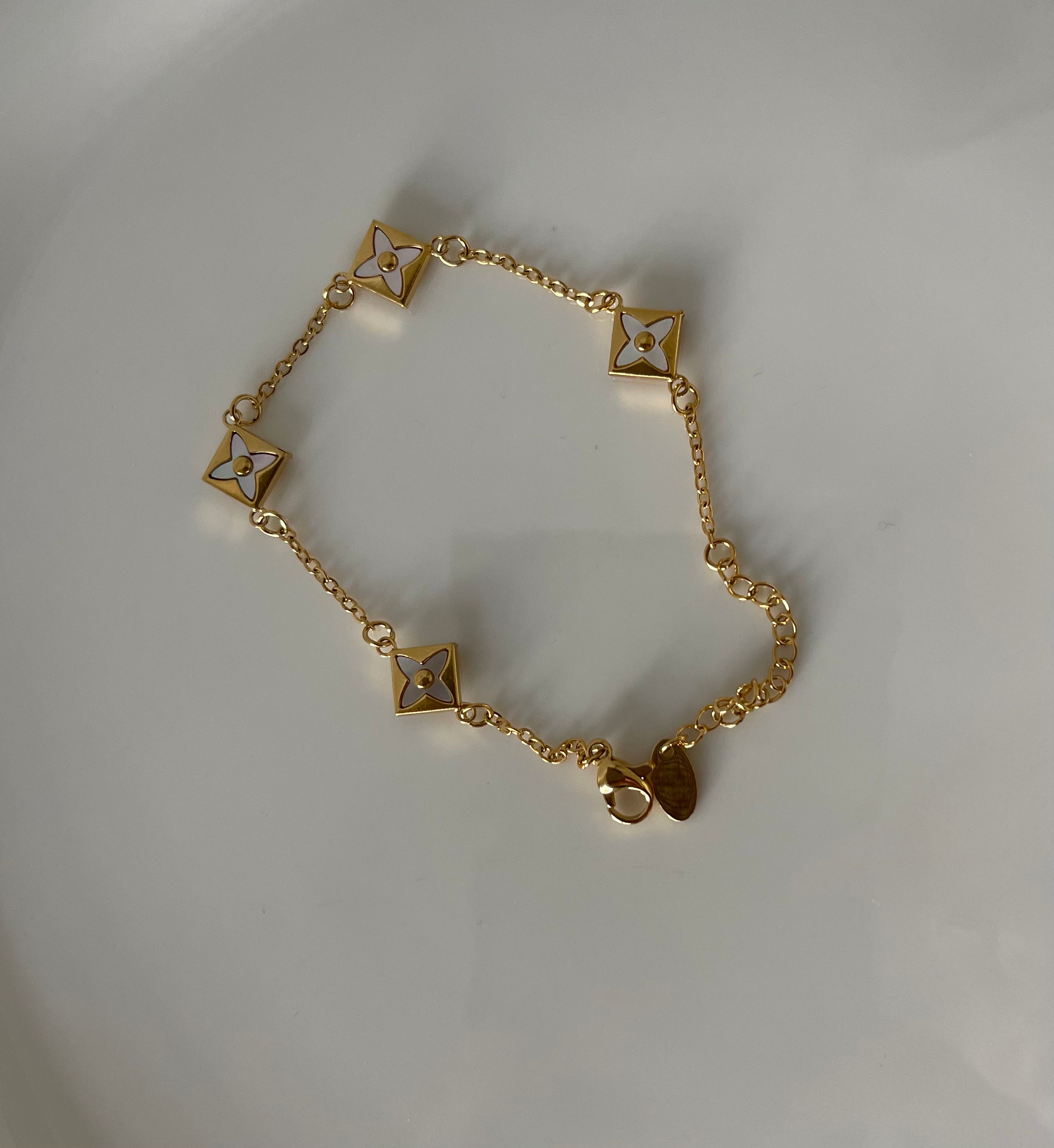 Bracelet Célestine – Chaîne Dorée & Perles Nacrées Femme | Waterproof