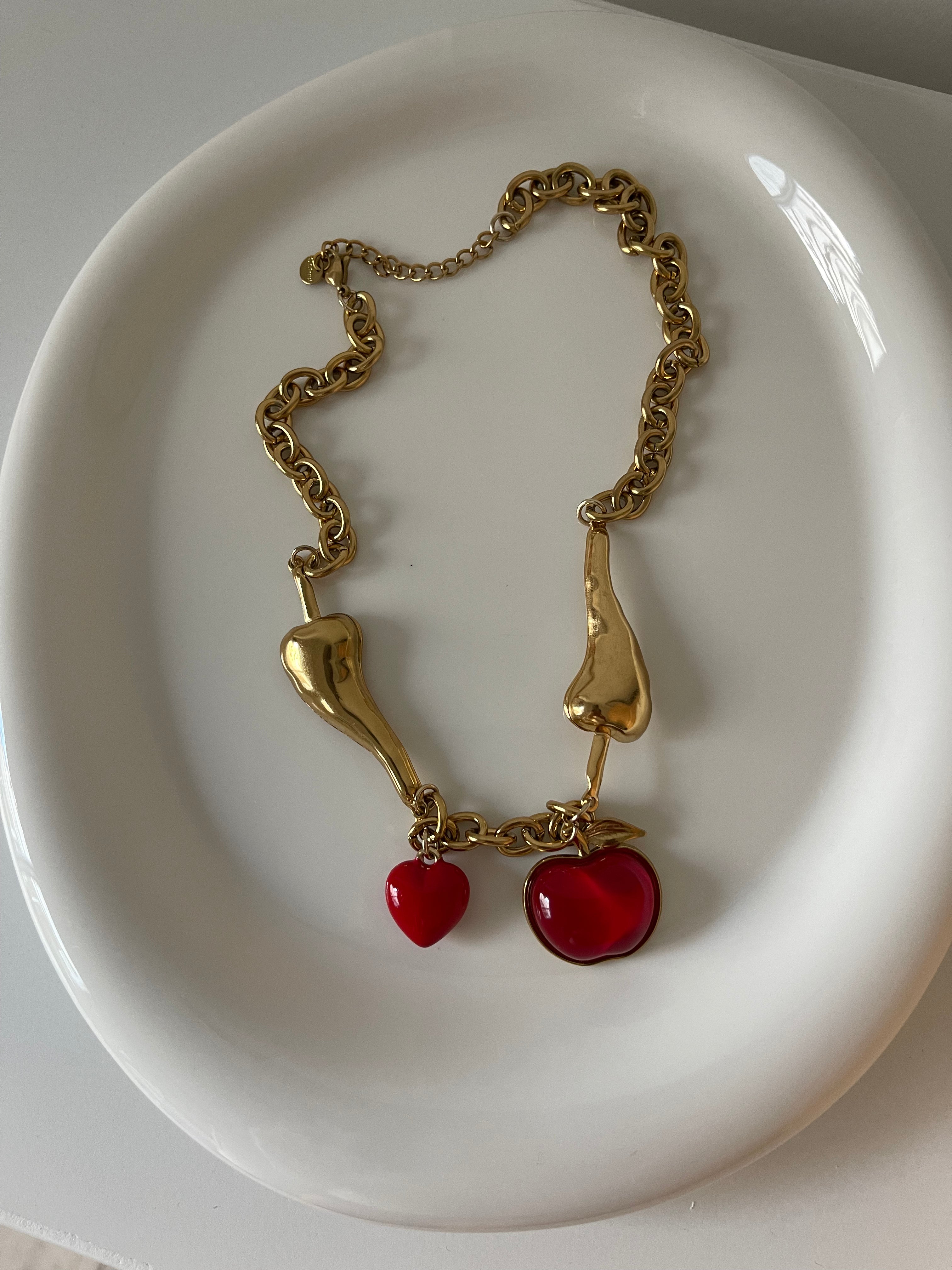Collier Cherry