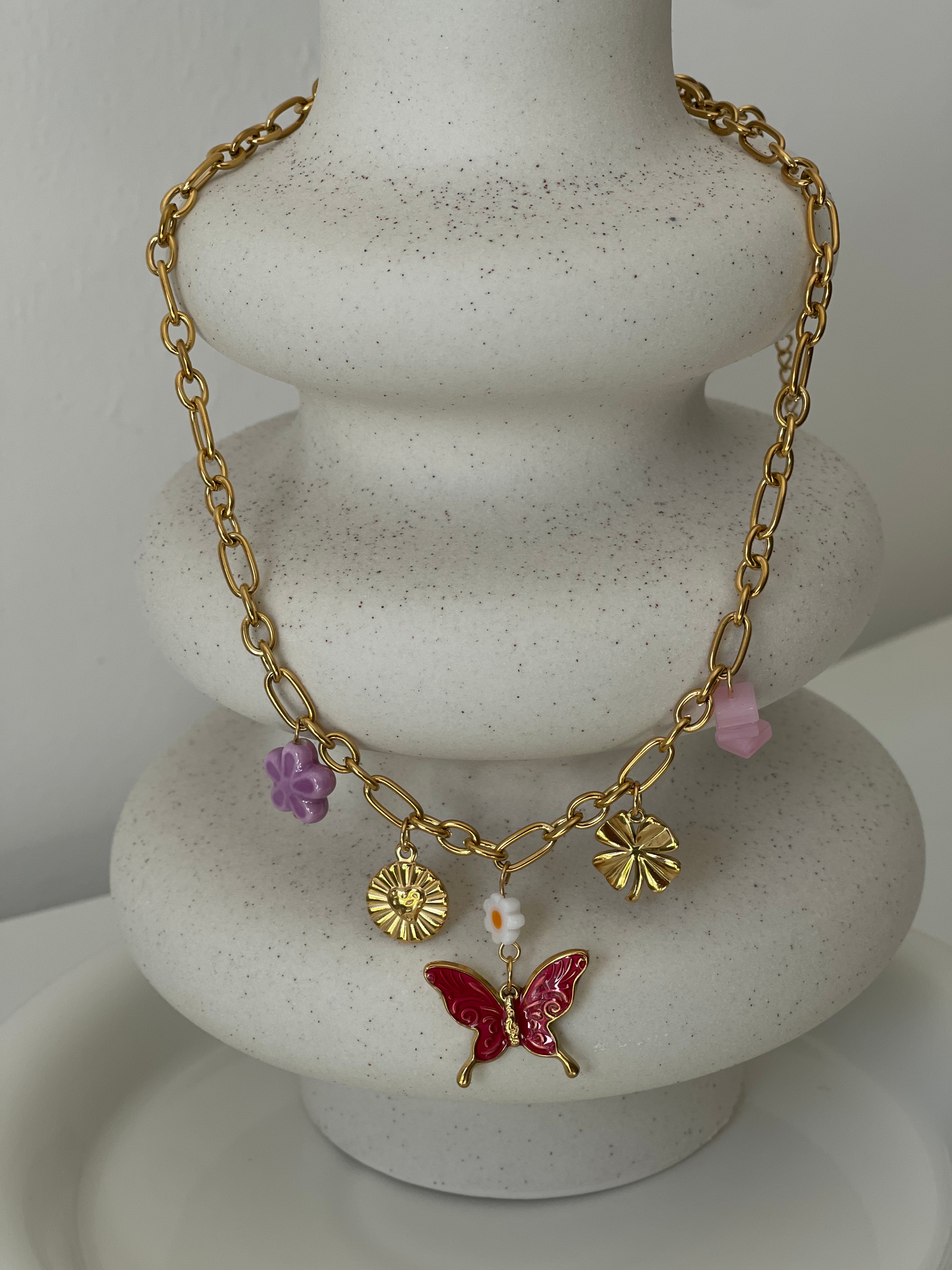 Collier Mariposa – Chaîne Dorée Fleurs & Perles Bohème