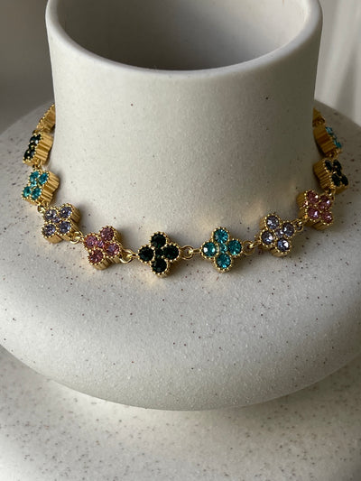 Bracelet Verveine – Trèfles Multicolores Pavés de Cristaux en Acier Inoxydable Doré