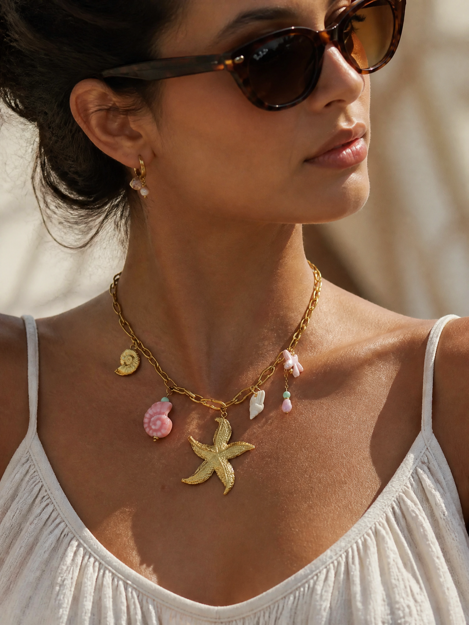 Collier Maristella – Étoile de Mer Dorée & Coquillages Roses | Acier Inoxydable Doré