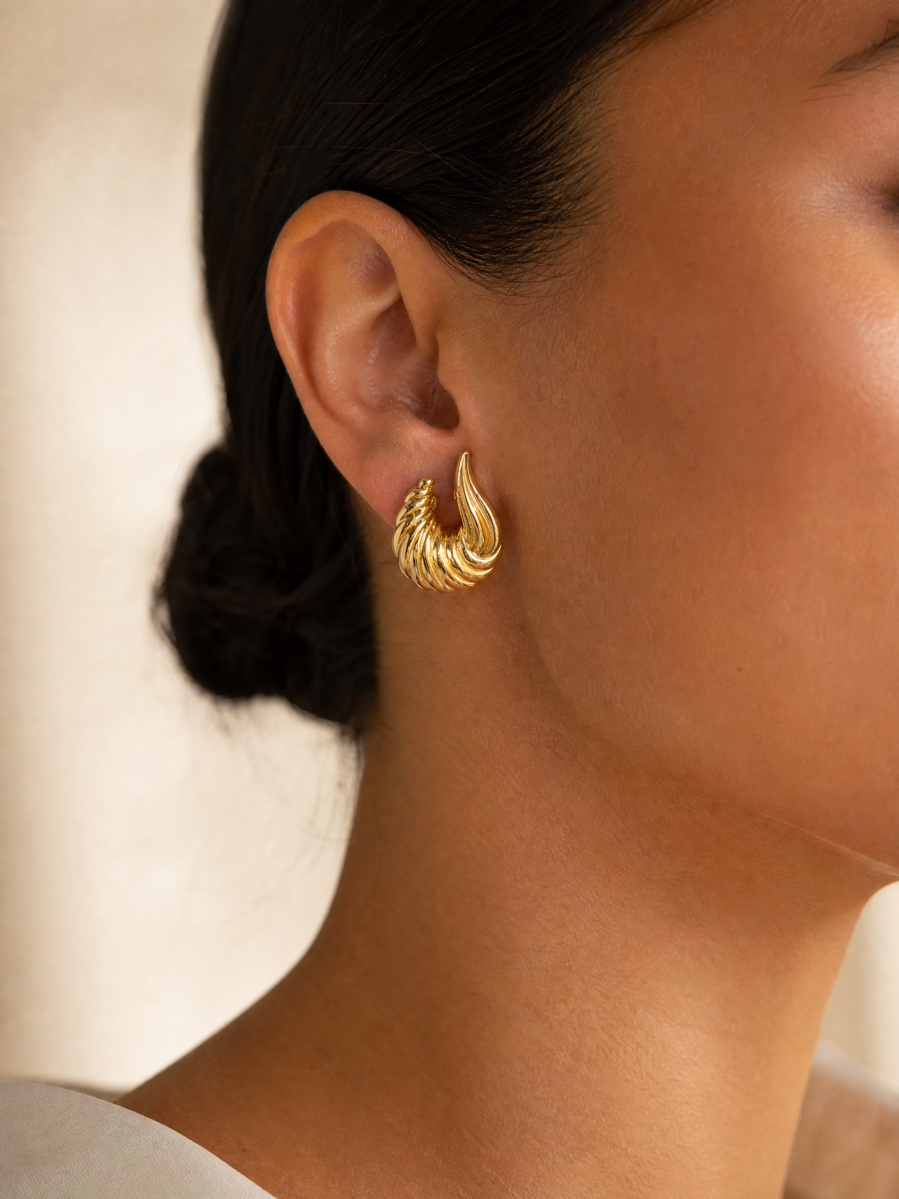 Boucles d'oreilles Velluto – Croissant Doré Torsadé | Acier Inoxydable Doré