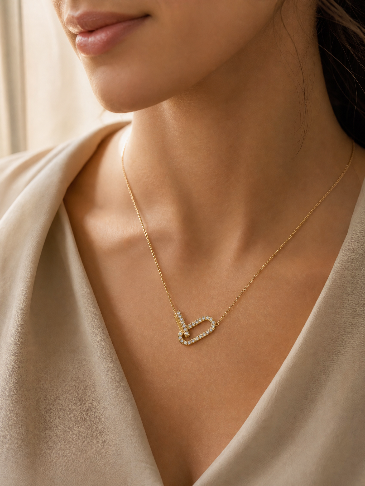 Collier Liana – Double Chaîne & Maillon Pavé de Zircons | Acier Inoxydable Doré