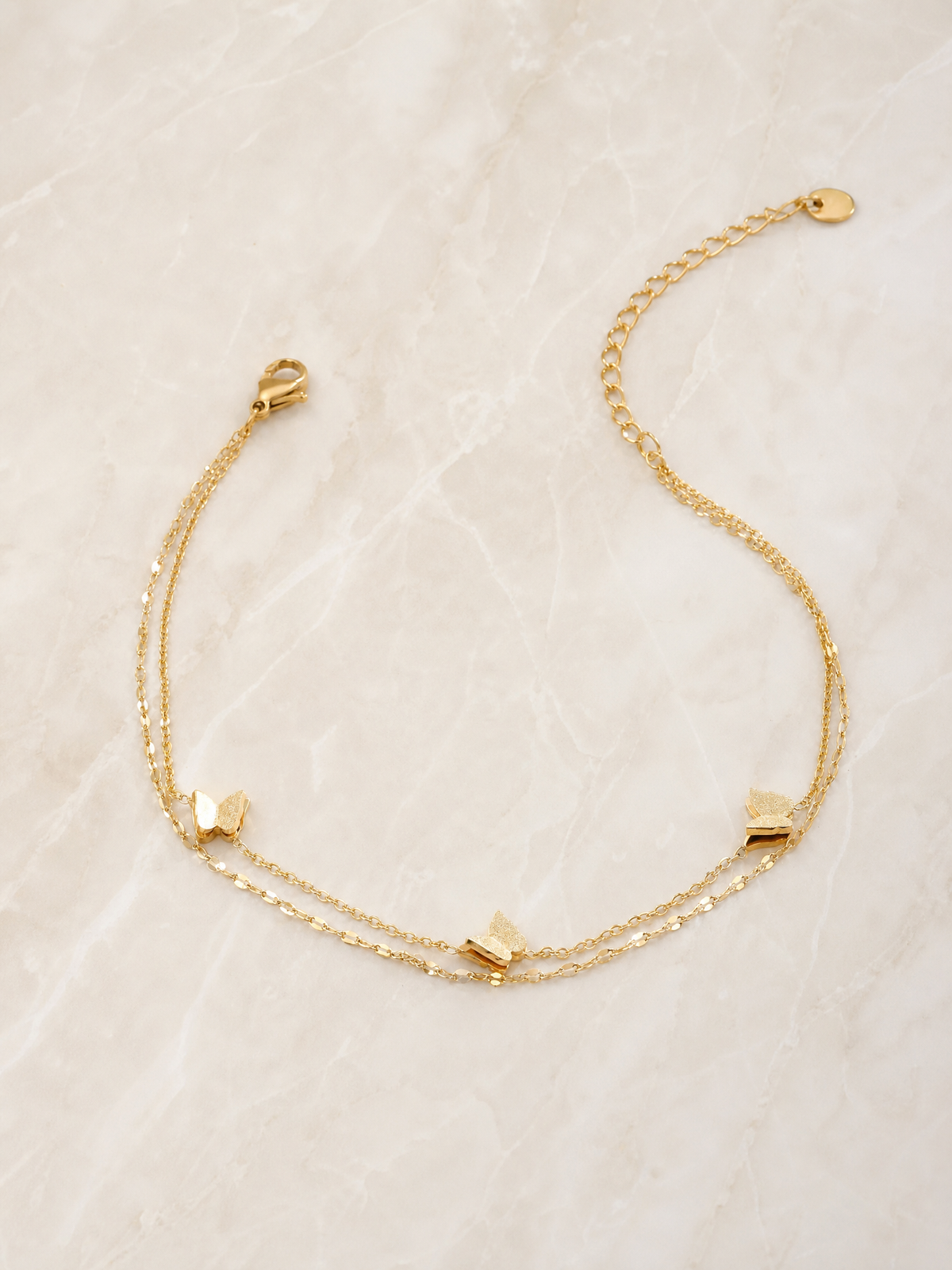 Bracelet de Cheville Léna – Double Chaîne & Papillons Dorés | Acier Inoxydable