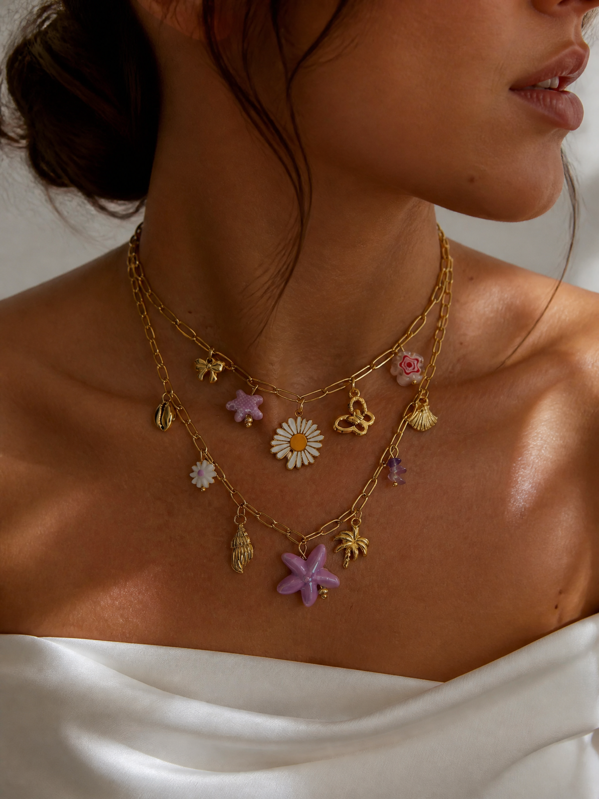 Collier Floralia – Marguerite, Papillon & Fleurs Émaillées | Acier Inoxydable Doré