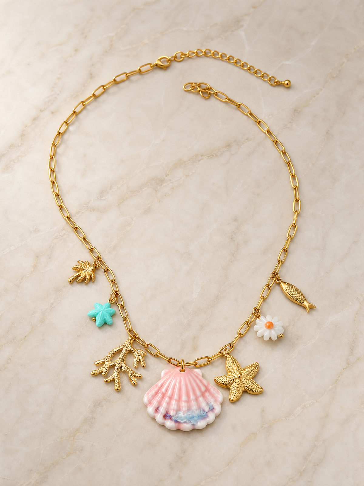 Collier Bahia – Coquillage Rose & Charms Tropicaux Dorés | Acier Inoxydable Doré