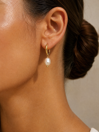 Boucles d'oreilles Alana – Créoles Dorées & Perle d'Eau Douce | Acier Inoxydable Doré
