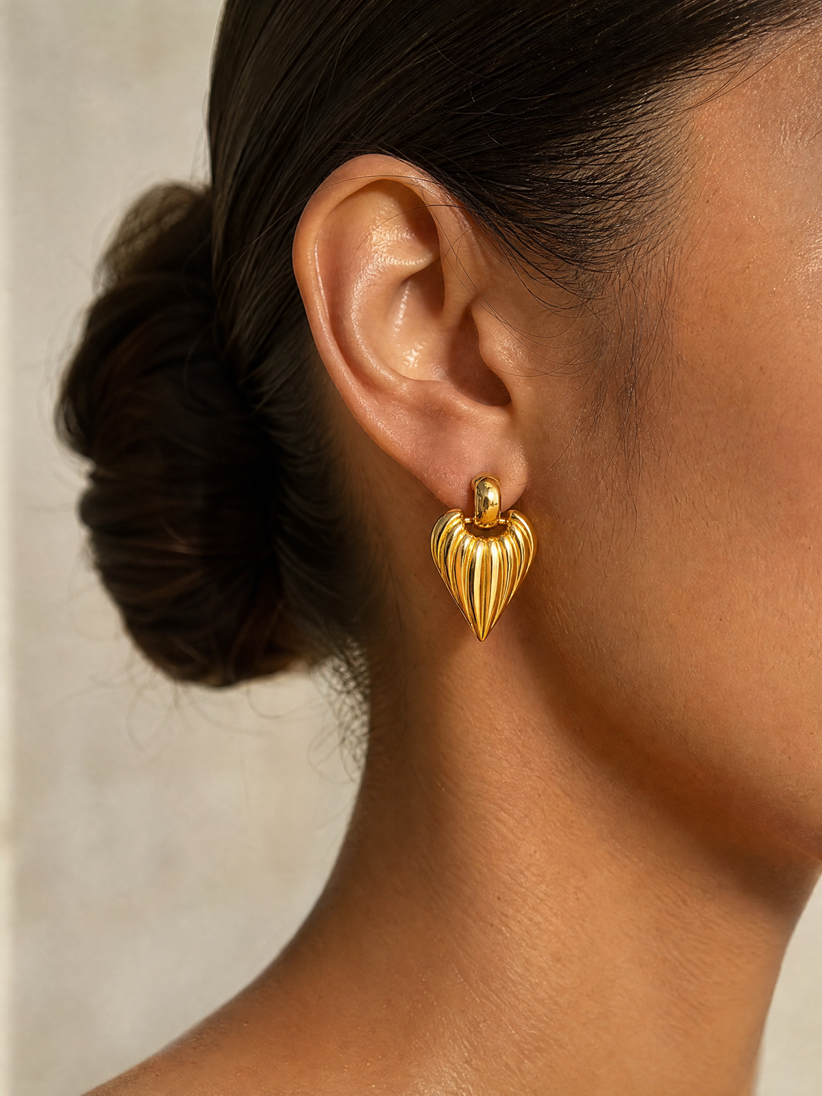Boucles d'oreilles Amor – Cœur Doré Sculpté | Acier Inoxydable Doré