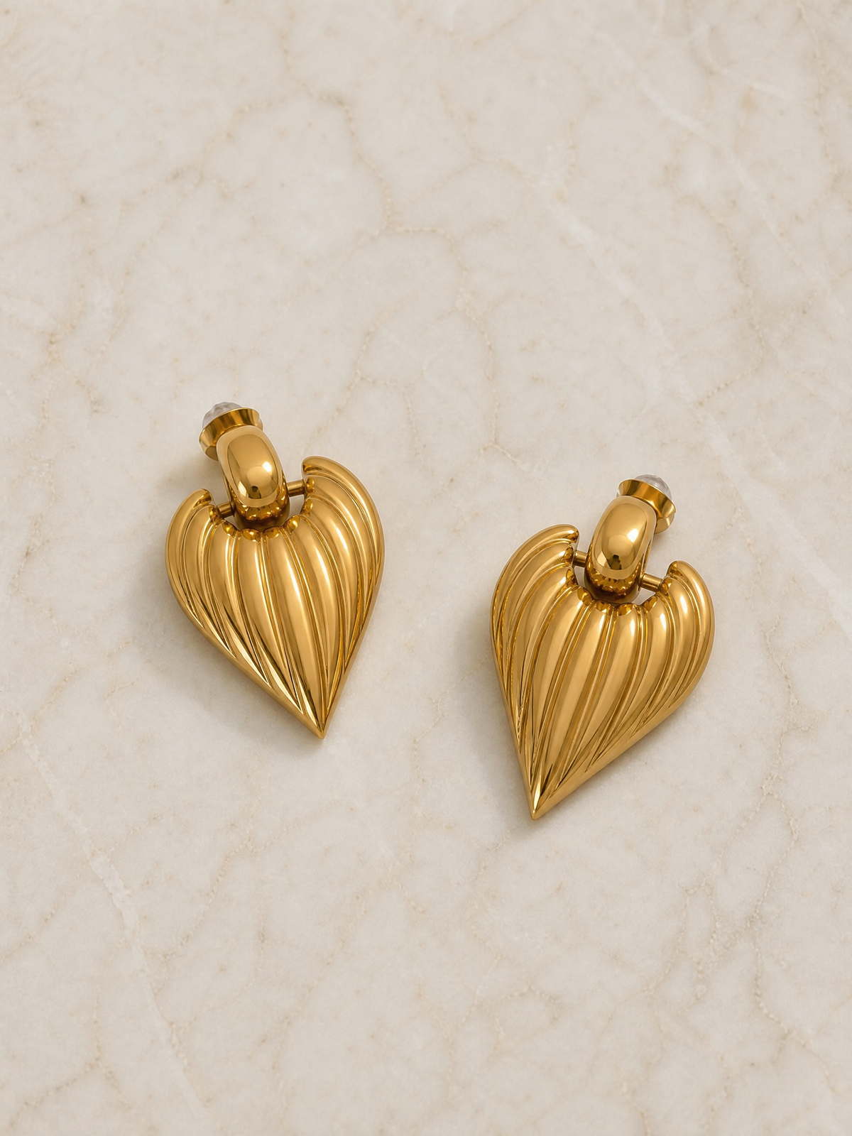 Boucles d'oreilles Amor – Cœur Doré Sculpté | Acier Inoxydable Doré