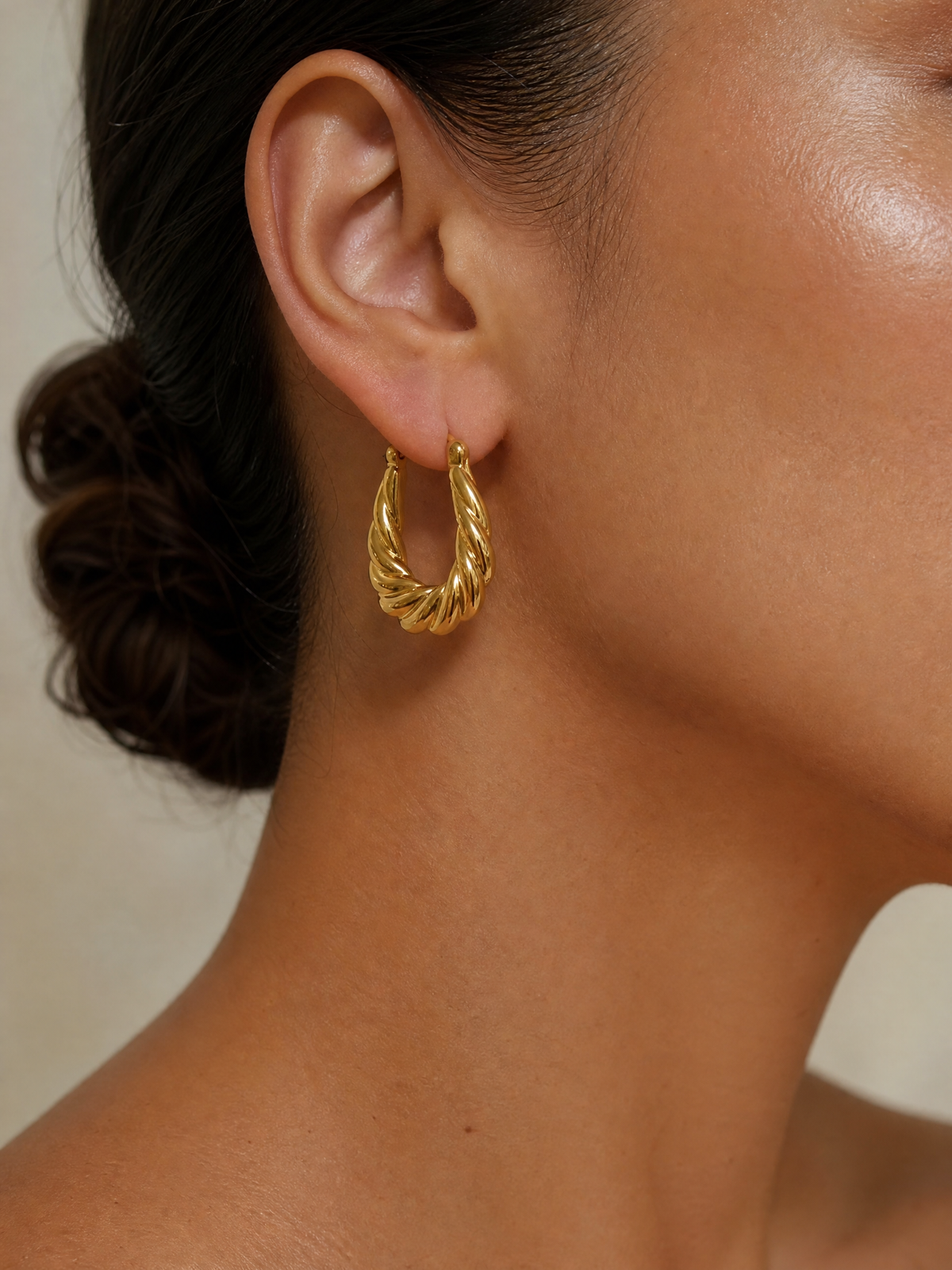 Boucles d'oreilles Solya – Créoles Dorées Torsadées | Acier Inoxydable Doré