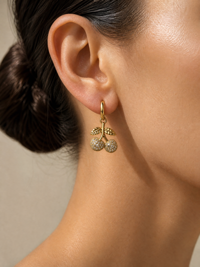 Boucles d'oreilles Cereza – Mini Créoles & Pendentif Cerise Zircon | Acier Inoxydable Doré