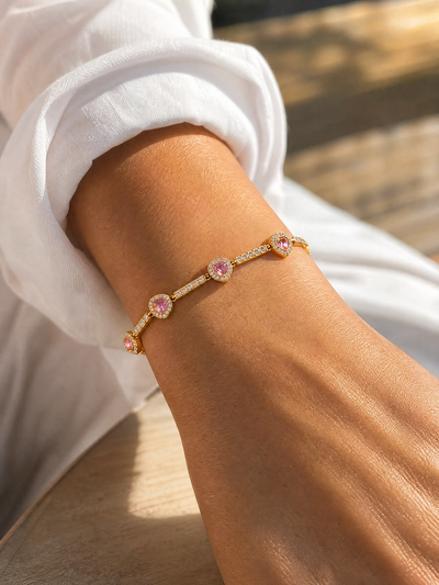 Bracelet Joséphine – Cœurs Roses & Zircons Sertis | Acier Inoxydable Doré