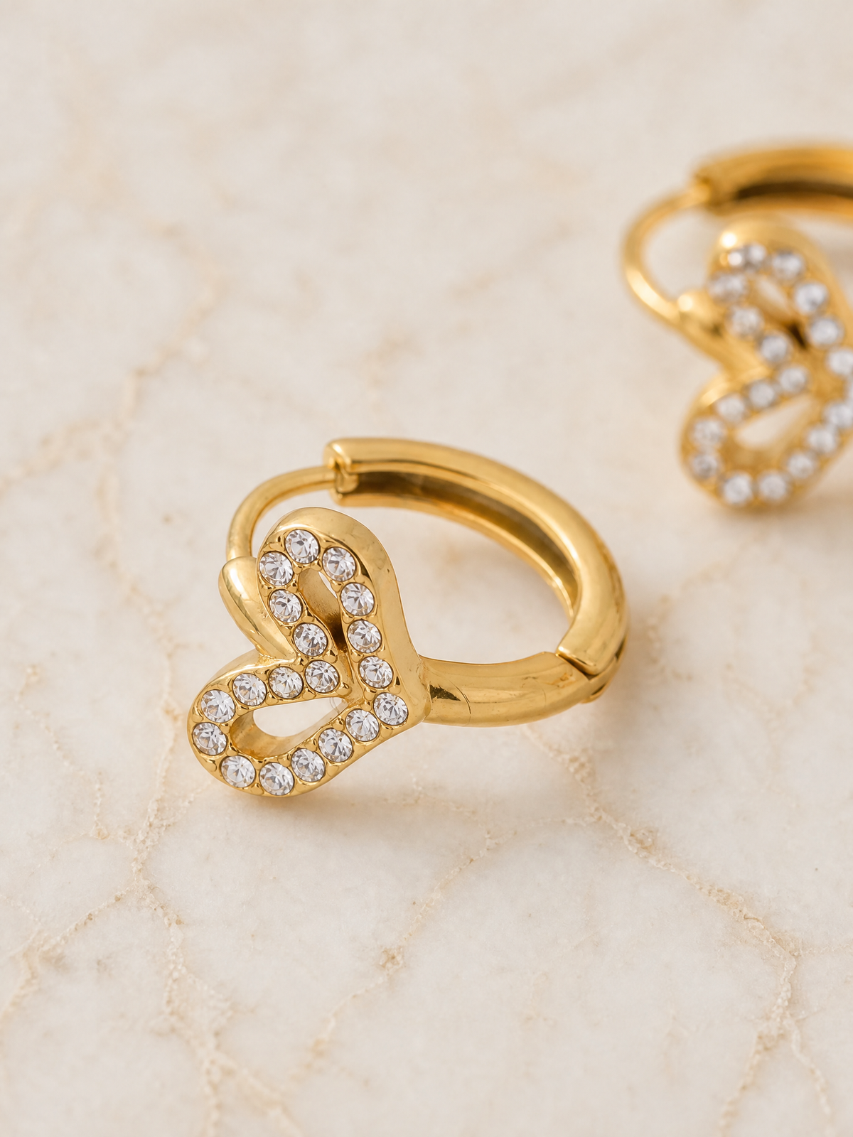 Boucles d'oreilles Zélie – Mini Créoles Cœur Pavé de Zircons | Acier Inoxydable Doré