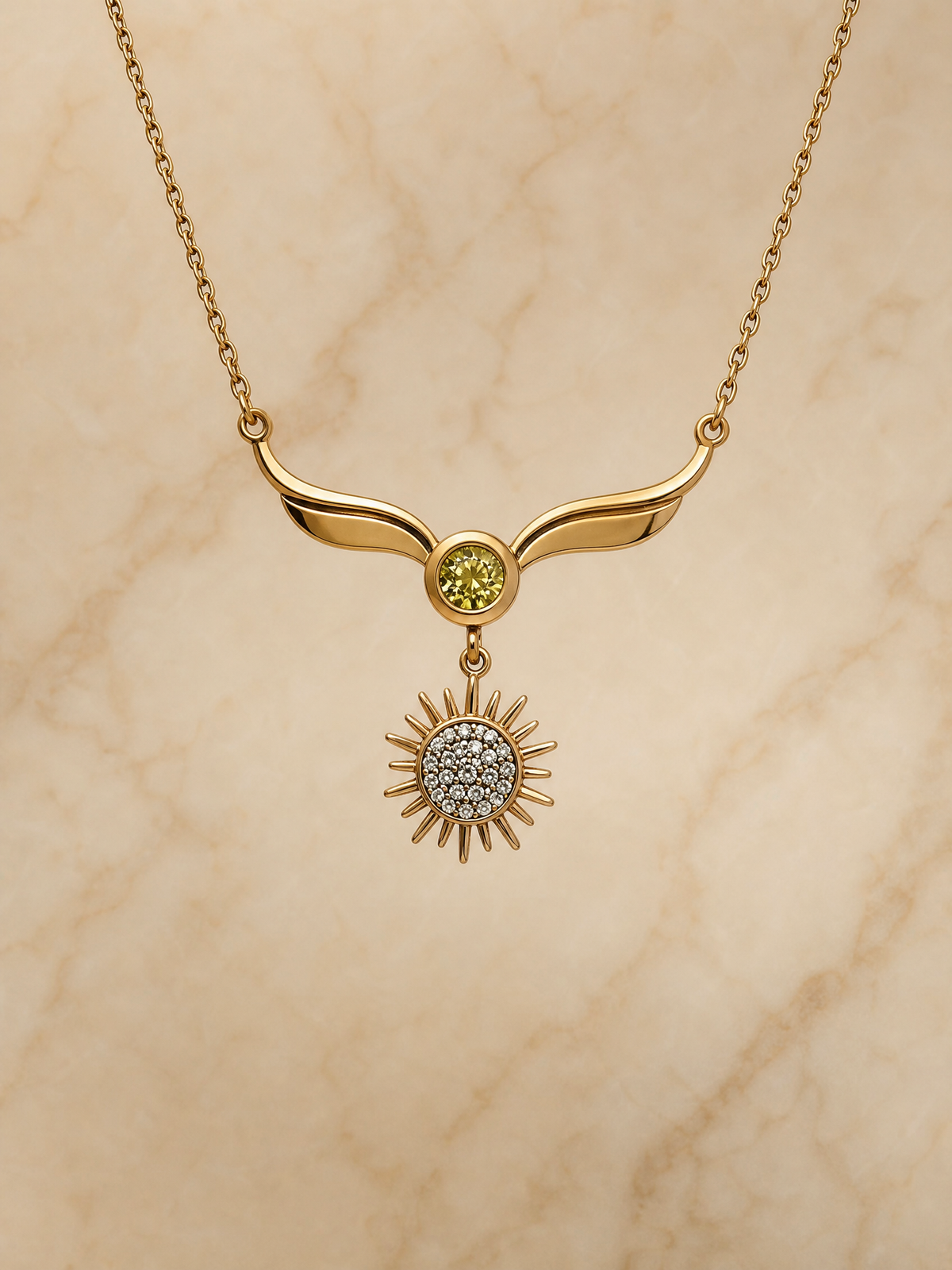 Collier Soléa – Pendentif Soleil Pavé & Cristal | Acier Inoxydable Doré