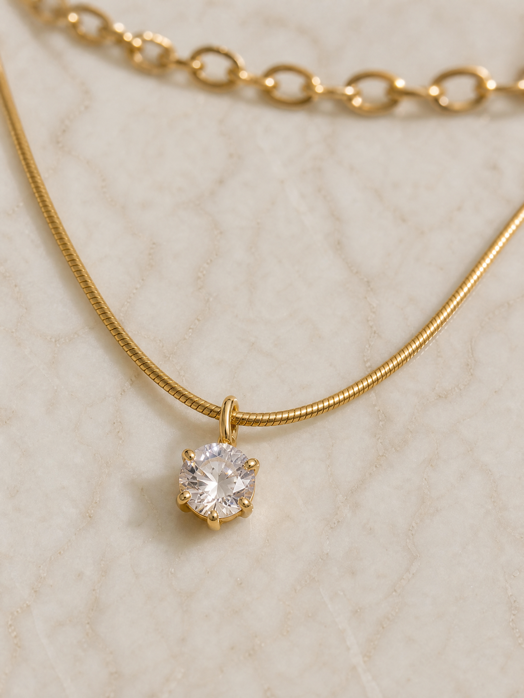 Collier Sérénade – Triple Rang & Solitaire Zircon | Acier Inoxydable 18K