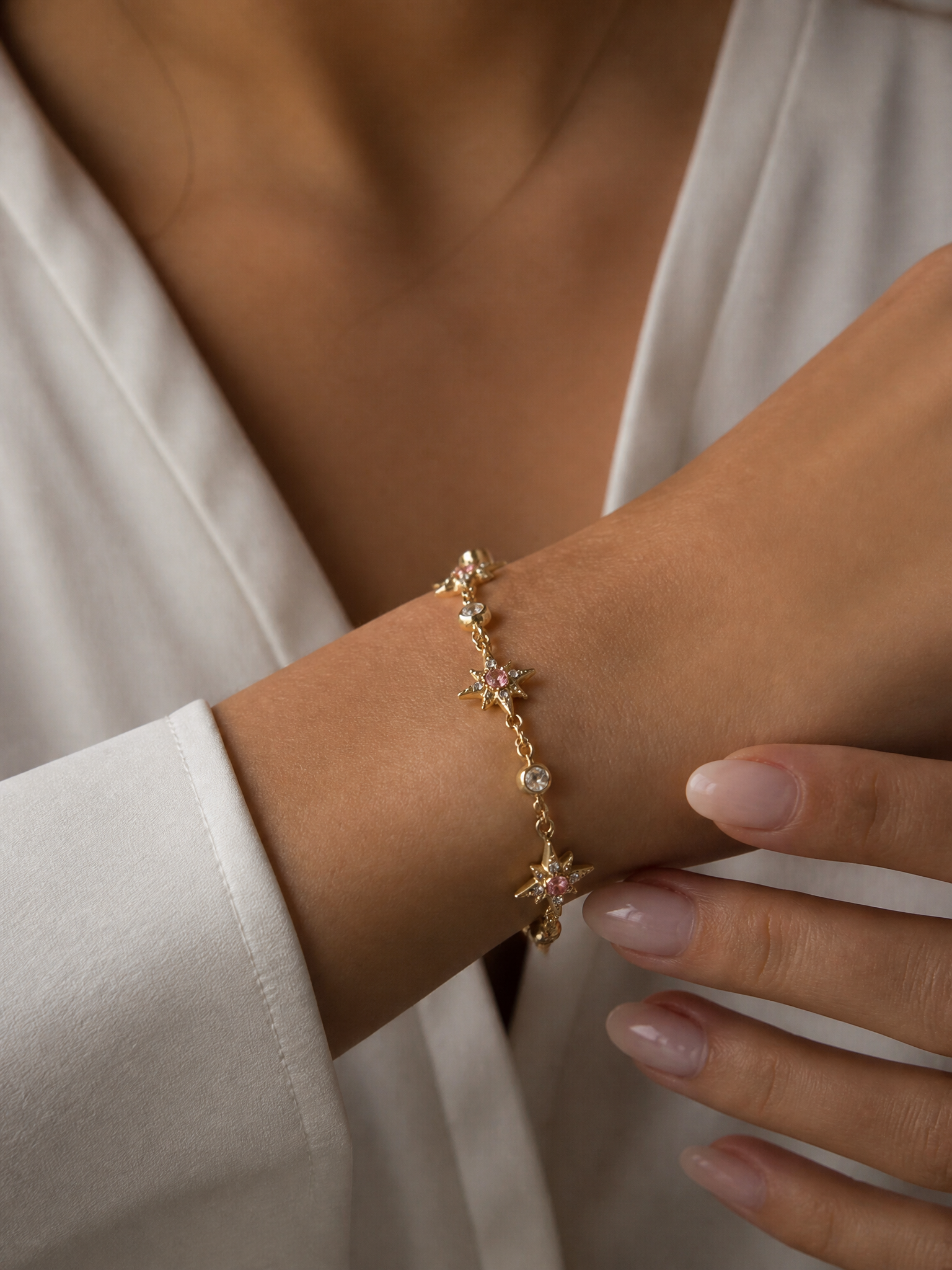 Bracelet Polaris – Étoiles Polaires Pavées de Cristaux en Acier Inoxydable Doré